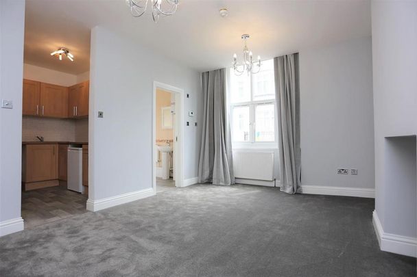 Studio to rent - Photo 1