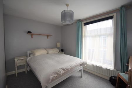 2 bedroom terraced house to rent - Photo 4