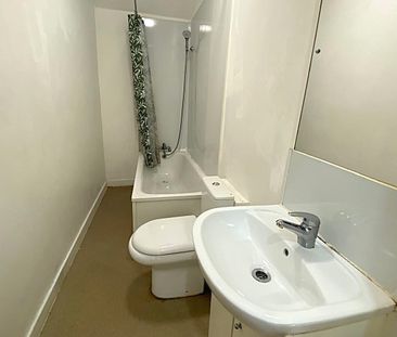 £850 PCM, Two Bedroom Second Floor Flat in Custom House, Dock View ... - Photo 6