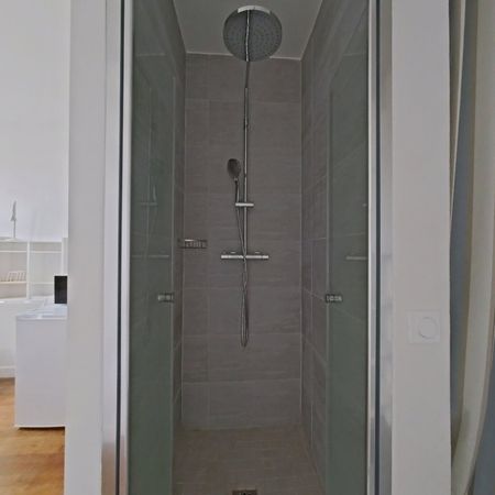 STUDIO A LOUER - PARIS 7EME ARRONDISSEMENT - 10.75 m - 577 € - Photo 4
