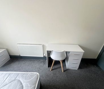 Westover Road (Room 2), Bramley, Leeds - Photo 6