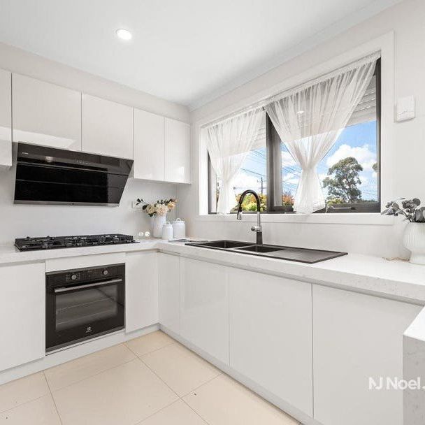 718 Highbury Rd , GLEN WAVERLEY - Photo 1