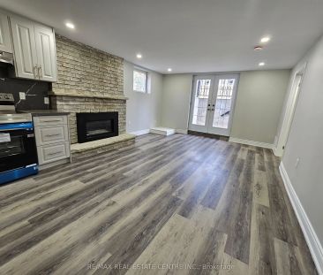 896 Morley Avenue #Lower - Photo 1