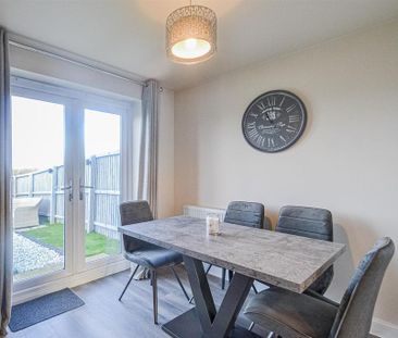 3 bedroom semi-detached house to rent - Photo 2