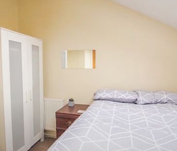 14 Agar Street - Photo 5