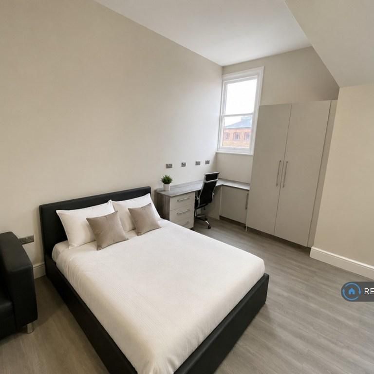 Studio to rent - Photo 1