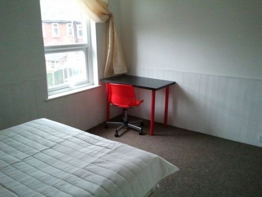 4 Large Double bedrooms £65.00 pppwk - Photo 1