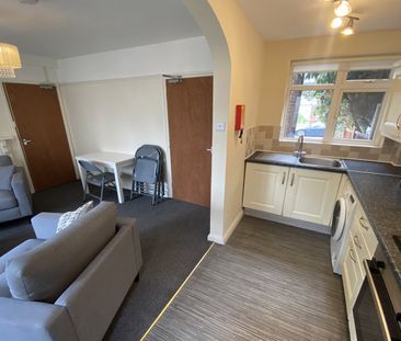 Charles Ave, Lenton Abbey, NG9 2SH - Photo 2