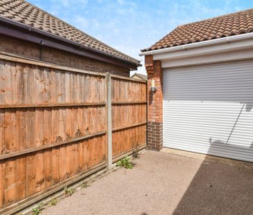 Green Fleet Drive, Lowestoft, Oulton - Photo 1