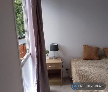 1 bedroom in a house share to rent - Photo 4