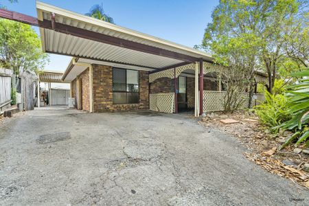 FOUR BEDROOM ONE BATHROOM HOME IN PRIME LOCATION - Photo 3