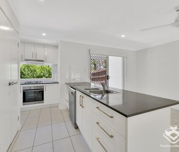 3 BED, A/C, MINUTES TO GATEWAY Large living space unit, gas cooktop... - Photo 3
