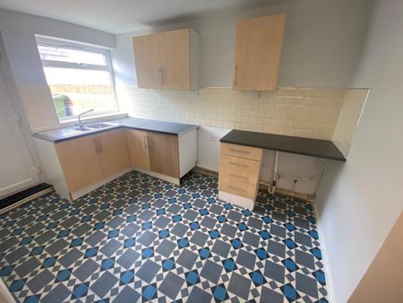 2 bedroom terraced house to rent - Photo 4