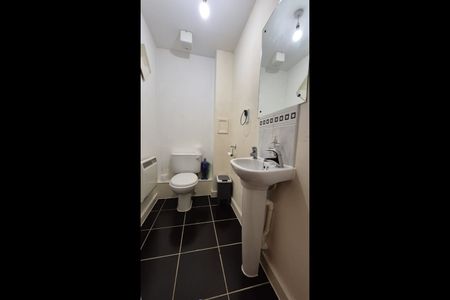 1 Bed Flat, Manor House Drive, CV1 - Photo 2