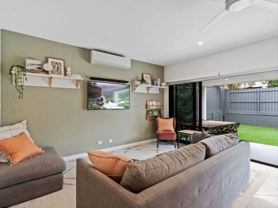 Stunning Contemporary Family Home - - Photo 1