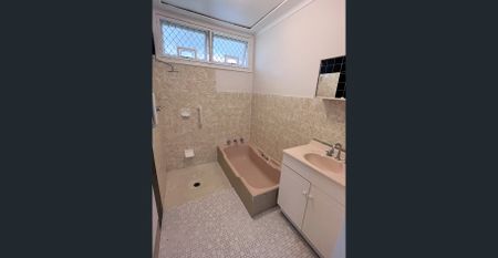 QUIET CUL-DE-SAC LOCATION - Photo 4