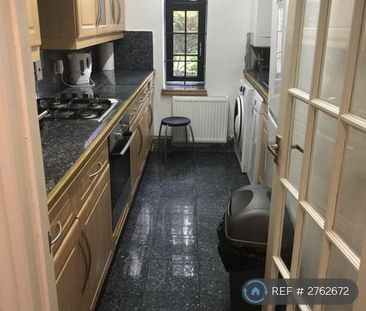 1 bedroom in a flat share to rent - Photo 3