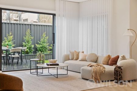 Brand-New Luxury Townhouse in Exclusive Cul-de-Sac - Photo 3