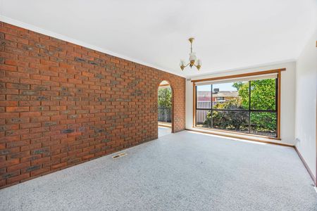 Large family home situated in popular Ballarat North - Photo 5