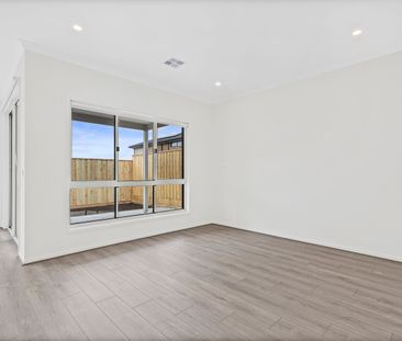 Stunning 4-Bedroom Home with Modern Amenities in Heart of Wollert! - Photo 2