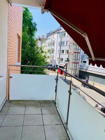 Stilvolle 2-Zimmer-Wohnung mit 2 Balkonen und Doppelstellplatz in Bestlage von Düsseldorf-Oberkassel - Photo 4