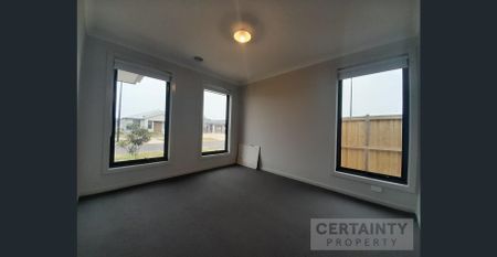 Three Bedroom Family Home - Photo 3