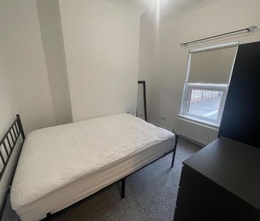 122 Bloomfield Avenue, Belfast, BT5 5AB - Photo 4