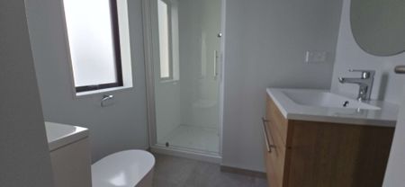 Brand new two-bedroom two-bathroom townhouse - Photo 4