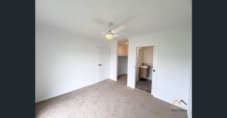 4 Bedroom Home - Walking Distance to the Beach - Photo 2