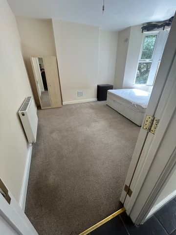 6 Bed Terraced House, Horfield Road, BS2 - Photo 4