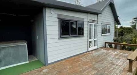 Sunny and Welcoming - Photo 4