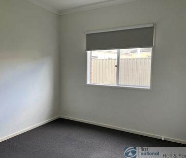 14 Scorchin Drive, Cranbourne South - Photo 6