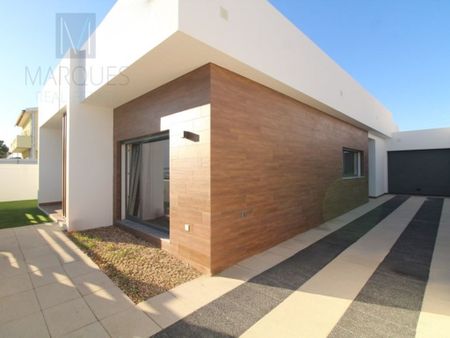 3 bedroom luxury House for rent in Quinta Valadares, Seixal, Distrito de Setúbal - Photo 4