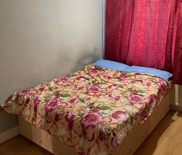 Room in a Shared House, Eton Road, IG1 - Photo 6