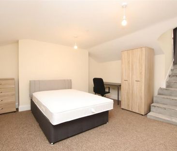 3 bedroom flat to rent - Photo 3