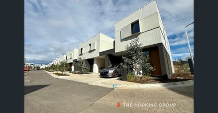 Prestige, Style & Sustainability – Modern Townhouse in Preston Place - Photo 2