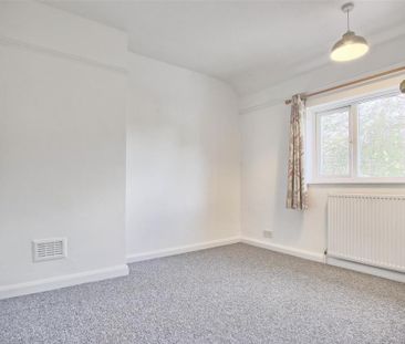 4 bedroom semi-detached house to rent - Photo 5