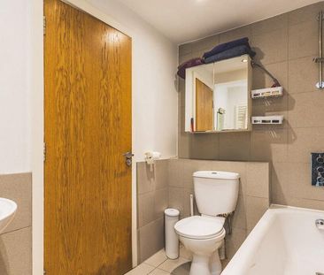 2 bedroom flat to rent - Photo 4