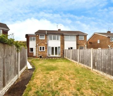 4 bedroom semi-detached house to rent - Photo 5