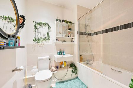 3 bedroom flat to rent - Photo 5