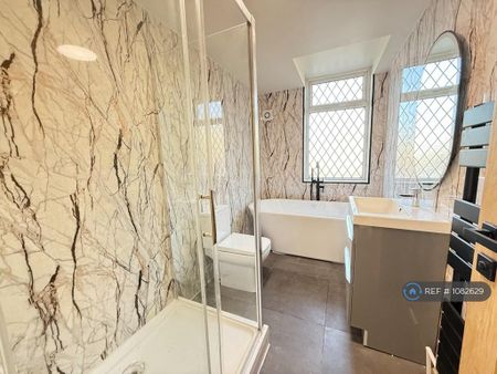 3 bedroom semi-detached house to rent - Photo 2