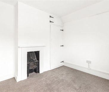 A newly decorated 3 bedroom semi-detached house overlooking neighbo... - Photo 6