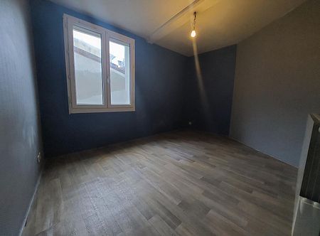 : Appartement 82.63 m² à ST JEAN BONNEFONDS - Photo 4