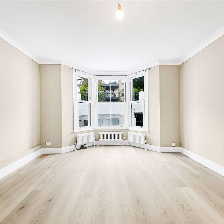 A brand newly refurbished two bedroom garden flat in Maida Vale. - Photo 1