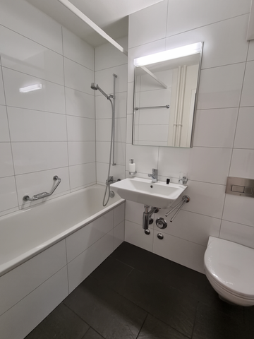 Ihr neues Zuhause: gepflegte 2.5-Zimmer-Wohnung an idealer Lage - Photo 3