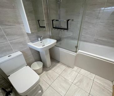 4 bedroom end of terrace house to rent - Photo 6