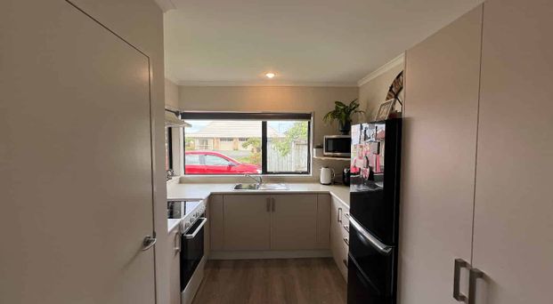 Charming Two Bedroom Residence - Photo 1