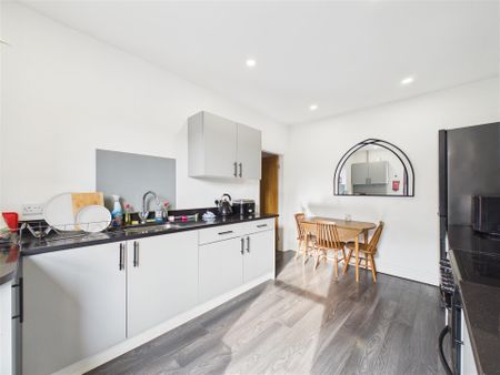 1 bedroom House share to rent - Photo 5