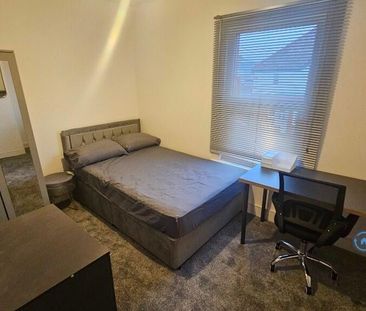 4 bedroom terraced house to rent - Photo 3