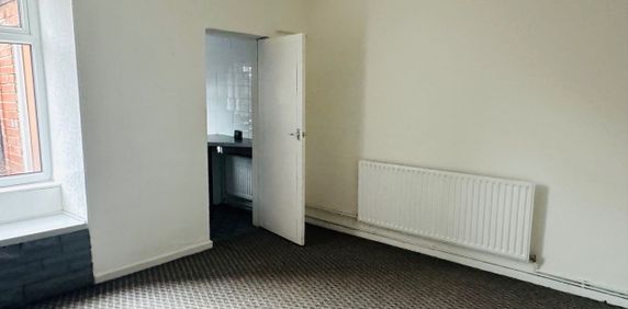 2 Bed Terraced House, Range Street, M11 - Photo 2